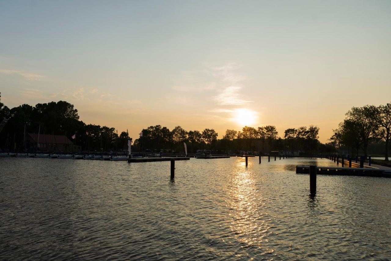 Welcome In - Houseboat Agua Dolce Met Tuin, Paviljoenwei 4, Sneek - Offingawier Luaran gambar